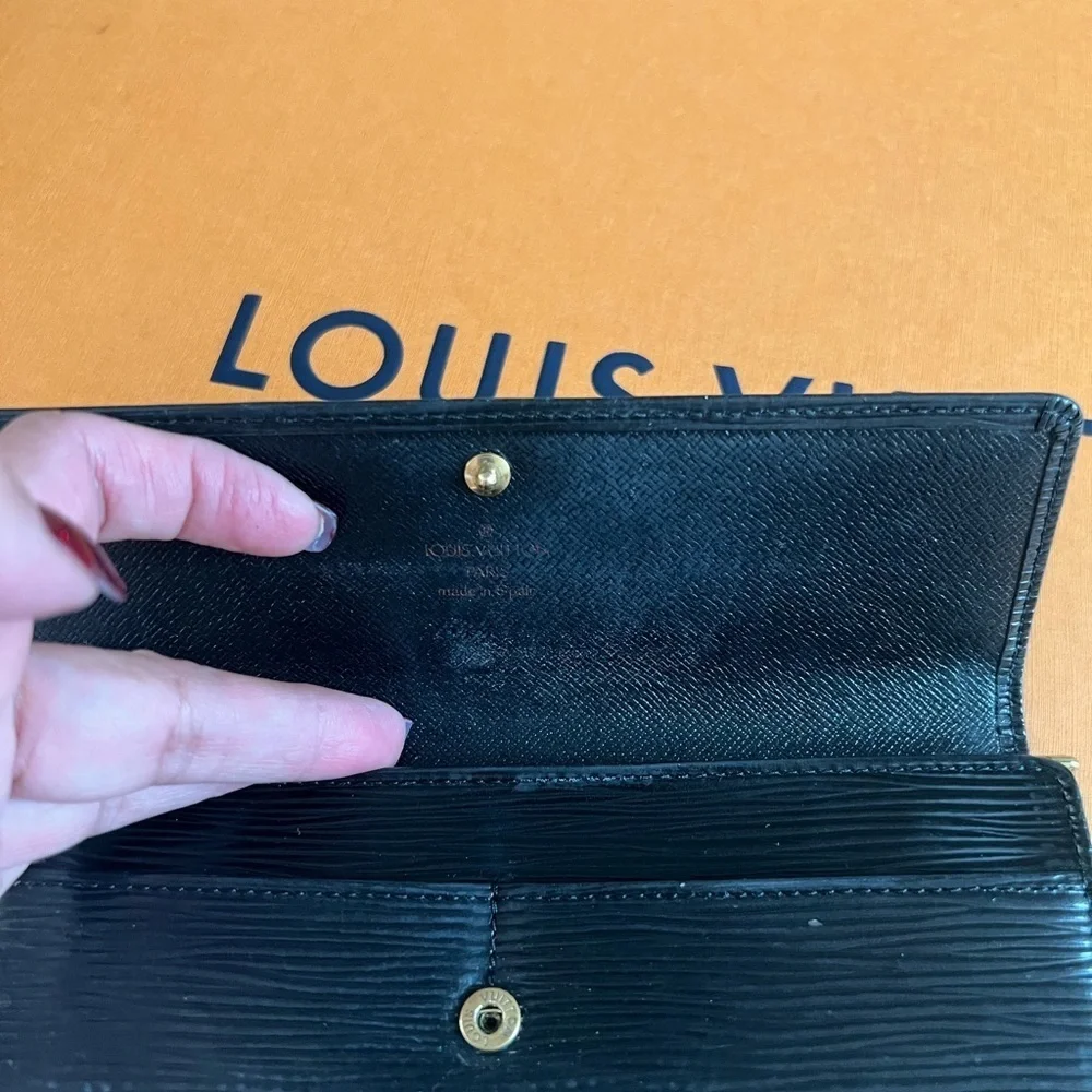 Authentic LV epic leather Sarah wallet